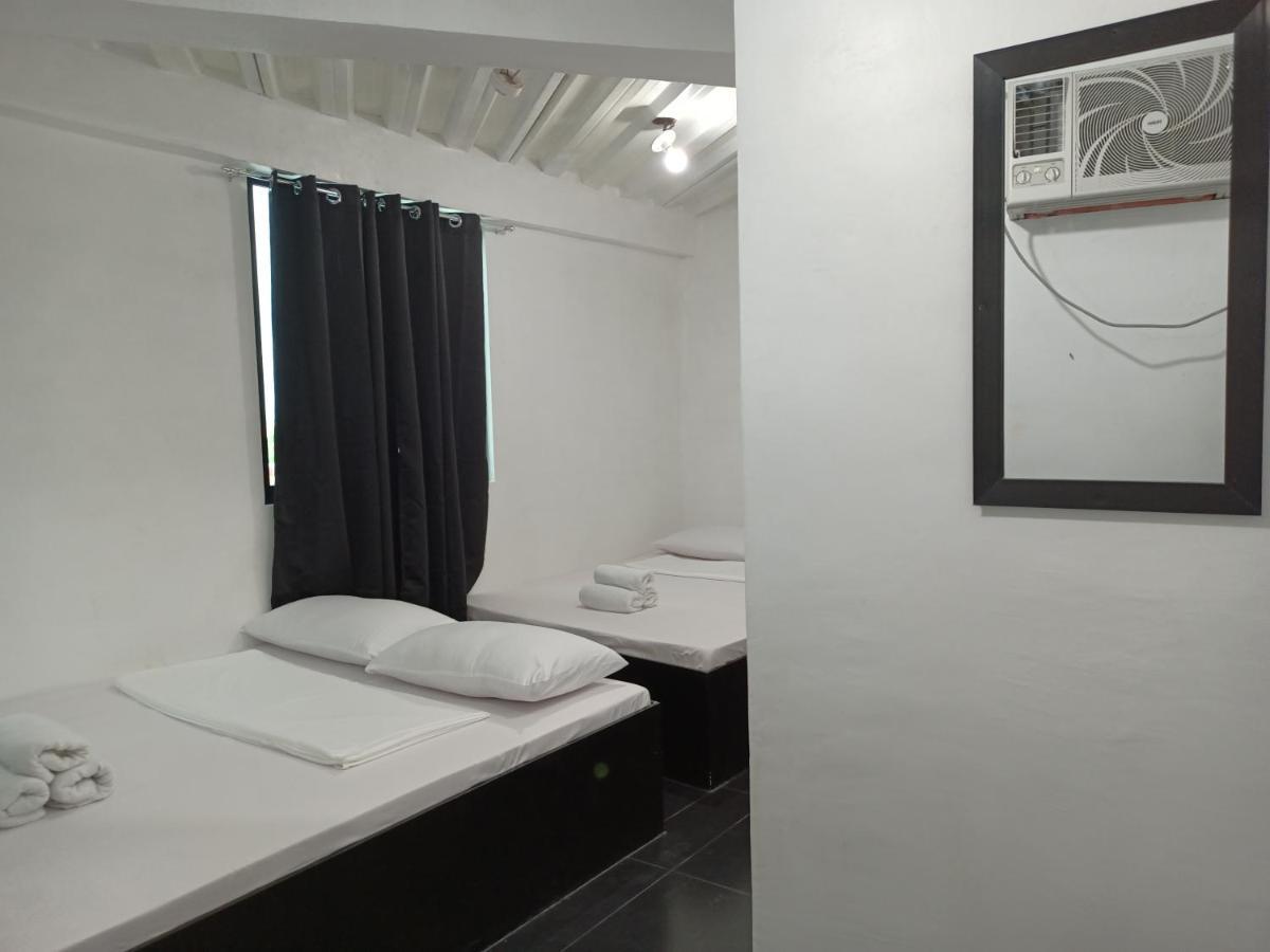 Ludy'S 2 Pension House Carles ภายนอก รูปภาพ