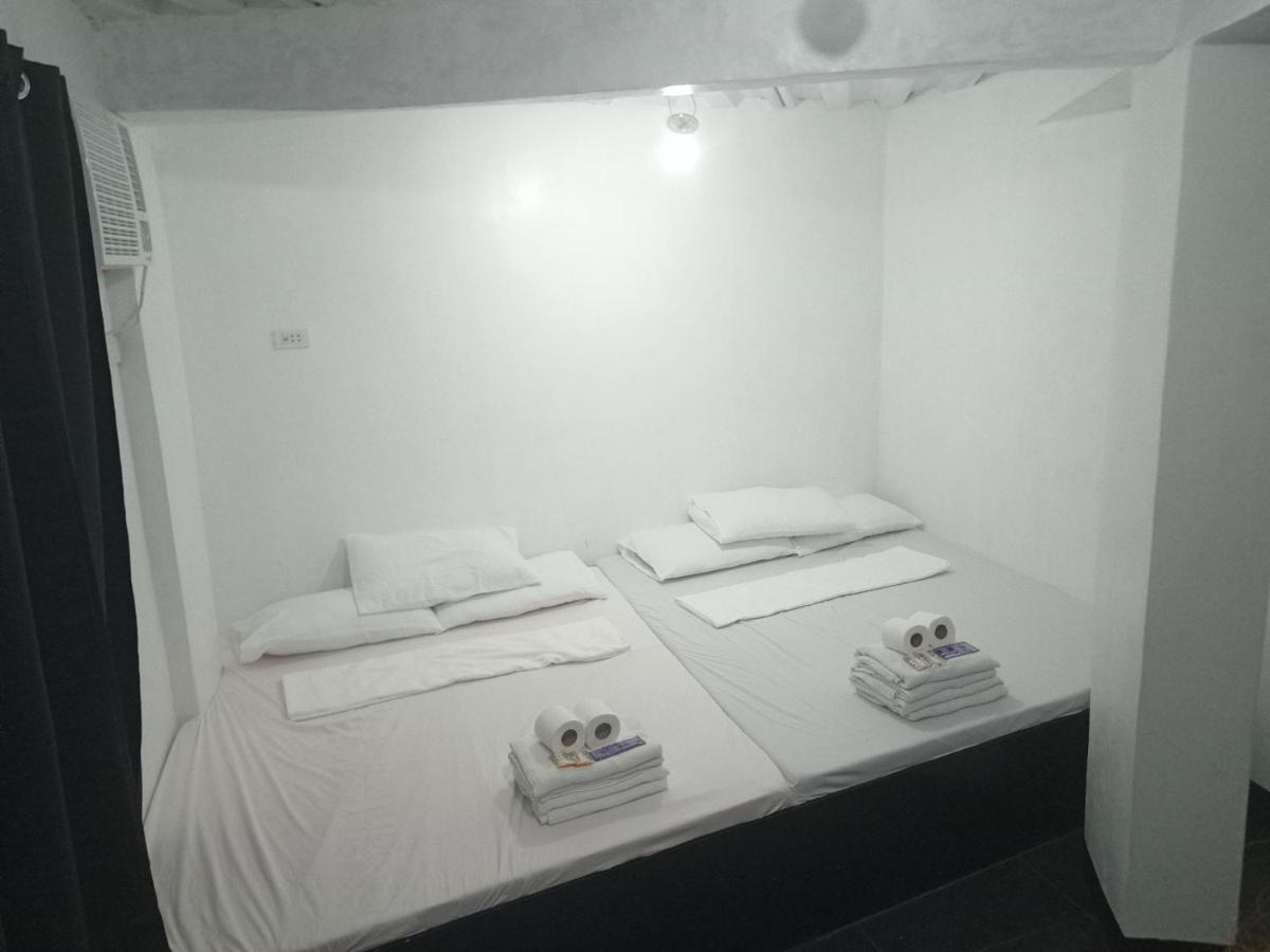 Ludy'S 2 Pension House Carles ภายนอก รูปภาพ