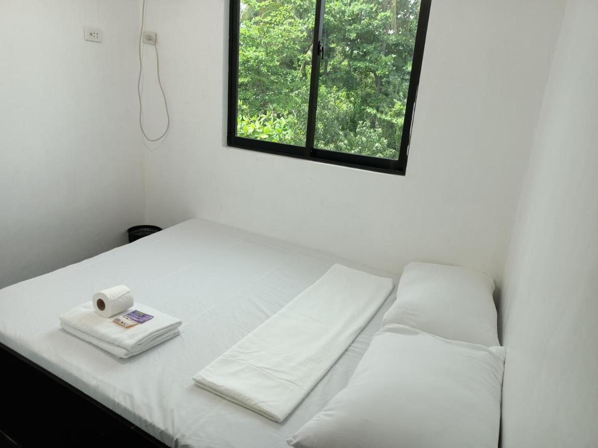Ludy'S 2 Pension House Carles ภายนอก รูปภาพ