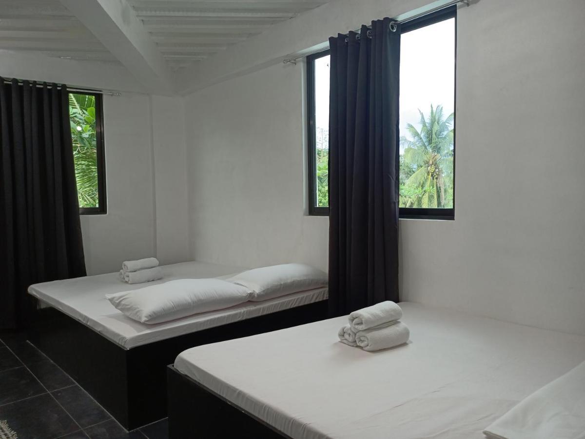 Ludy'S 2 Pension House Carles ภายนอก รูปภาพ