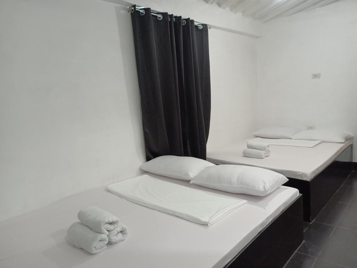 Ludy'S 2 Pension House Carles ภายนอก รูปภาพ