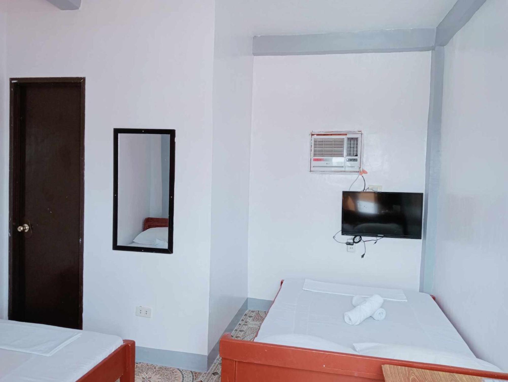 Ludy'S 2 Pension House Carles ภายนอก รูปภาพ