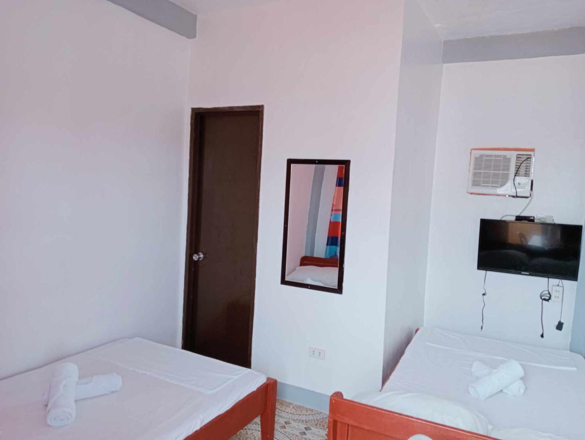 Ludy'S 2 Pension House Carles ภายนอก รูปภาพ