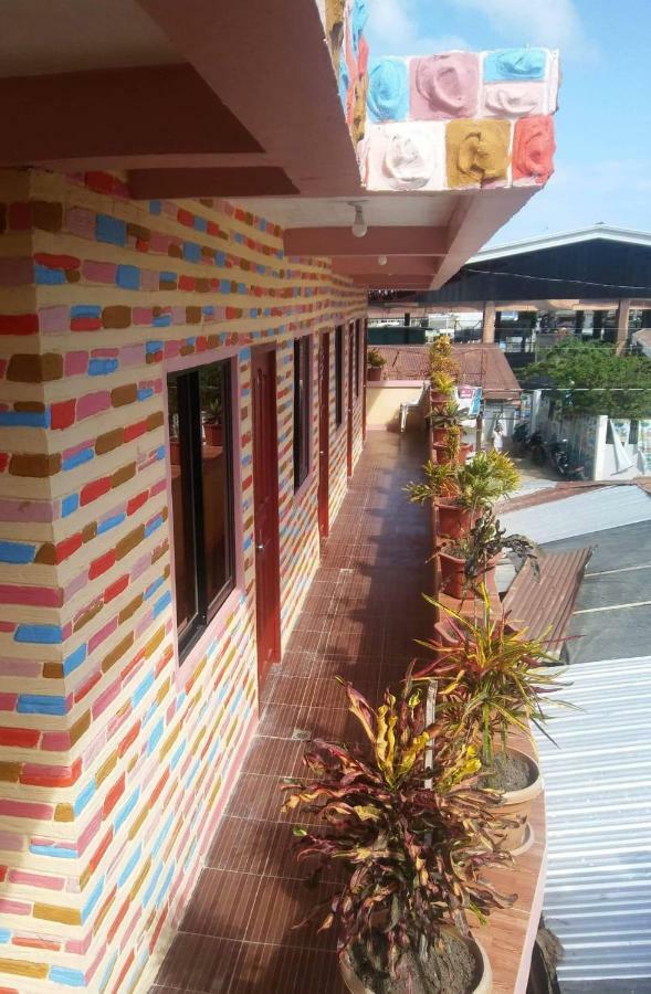Ludy'S 2 Pension House Carles ภายนอก รูปภาพ